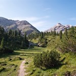 Near the alpine village of Fodara Vedla, the Lavinores is already in sight