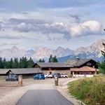 Auerleger Alm vor der Kulisse des Rosengarten