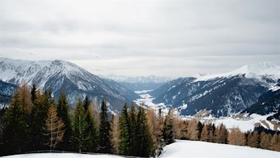 Allein dieses Ausblicks wegen lohnt der Aufstieg zur Uwaldalm
