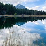 Völser Weiher vor der Kulisse des Tschafon