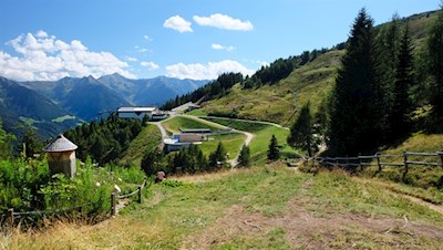 Von der Bergstation Rosskopf führt ein sanft ansteigender Weg in Richtung Vallmingalm
