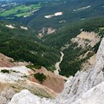 Auf dem Weißhorn genießt man einen imposanten Blick auf die Bletterbachschlucht