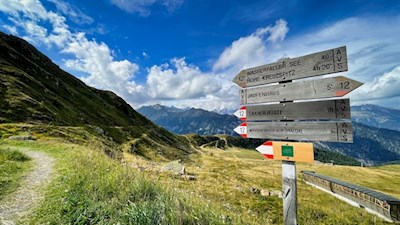 Die Wanderung führt zunächst zum Wasserfaller See