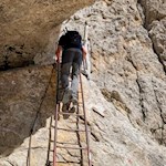 Über eine Leiter auf den Vajolonpass