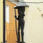 La-statua-dell-uomo-nero-a-Bressanone