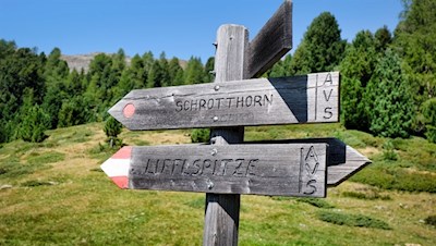 Hinter der Schafhütte ist die Liffelspitze erstmals ausgeschildert
