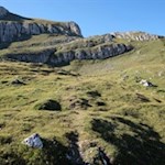 Durch sanfte Bergwiesen auf den Col Plö Alt