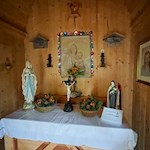 La cappella del cimitero austro-ungarico di Valparola è stata costruita in legno di pino cembro.