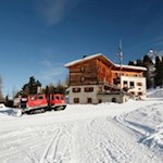 Die Faneshütte lädt auch im Winter zur Einkehr