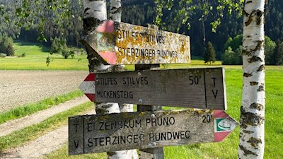 Der Sterzinger Rundweg nach Elzenbaum ist sehr gut ausgeschildert
