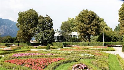 Gartenanlage neben der Strandpromenade bei Riva