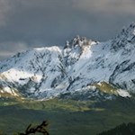 Auf der gegenüberliegenden Talseite erheben sich die Rosszähne