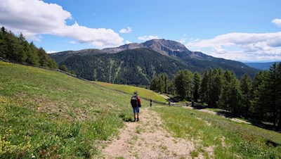 Vor der Kulisse des Villanderer Berges zur Sunnolm