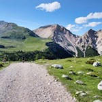 On the wide hiking trail no. 11 to Limo lake