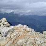 Und noch jemand genießt die Aussicht vom Heiligkreuzkofel...