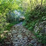 Auf steinbeschlagenen Wegen zur Trostburg