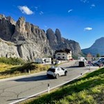 The hike to the Jimmy mountain hut starts at the Gardena pass