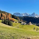 Der Planetenweg öffnet malerische Ausblicke auf den Latemar