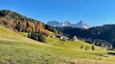 Der Planetenweg öffnet malerische Ausblicke auf den Latemar