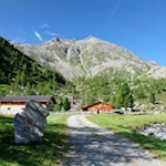 Inmitten sattgrüner Almwiesen lädt die Göge Alm am Fuße des Schaflahnernock zur Einkehr