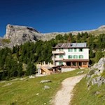 Gardenacia-Hütte-in-den-Gadertaler-Dolomiten