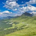Rückwärtsgewandter Blick auf die Saxnerhütte und die Wasserfalleralm