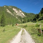 Im zunächst gemächlichen Anstieg in Richtung Peitlerkofel