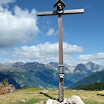 Das hölzerne Gipfelkreuz des Lutterkopf