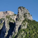 La Vallunga è incorniciata da imponenti pareti rocciose