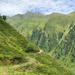 Über schöne Bergwiesenhänge zurück zur Valtiglalm