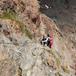 Un altra fune metallica sul sentiero del rifugio Bicchiere