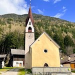 Unsere Wanderung nach St. Walburg beginnt bei der Kirche in Kematen