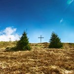 Das schlichte Gipfelkreuz des Saun