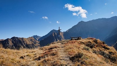 „Alles Menschenwerk wie auch alle Vegetation erscheint klein gegen die ungeheuren Felsmassen und Höhen.“ (J. W. von Goethe)