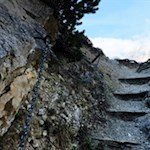 Einige Aufstiegspassagen sind mit Seilen gesichert