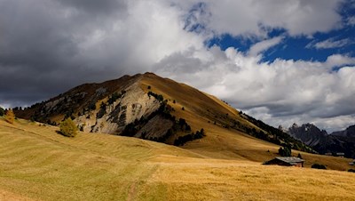 Der Monte Pic scheint über die Seurasas Alm zu wachen