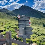 Hinter der Saxnerhütte zweigt der Weg auf das Saxenle ab