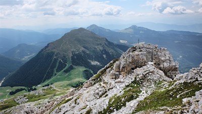 Ausblick von der Latemarhütte auf den Zanggen, das Schwarzhorn und das Weißhorn