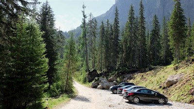 Wer möchte, kann die Wanderung auch auf dem kleinen Parkplatz Cialdires starten