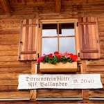 Auf 2.040 m Höhe lädt die Dürrensteinhütte zur Einkehr