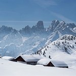 Blick auf den winterlich verschneiten Monte Cristallo 