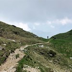 Sanft steigt der Weg auf den Monte Altissimo an