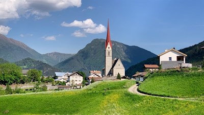 Von Stilfes führt der Sterzinger Rundweg nach Elzenbaum