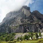 Zu Füßen des Langkofel in Richtung Emilio Comici Hütte