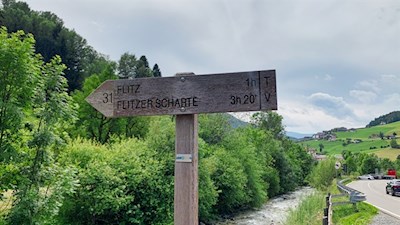 Am Beginn der Wanderung zum Flitzer Wasserfall