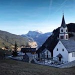 Die Kirche in Pufels aus dem 13. Jh. ist dem heiligen Leonhard geweiht