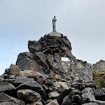 Marienstatue unterhalb des Gipfels