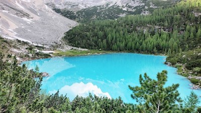 Am türkis schillernden Sorapis-See