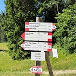 Der Weg zur Romeno Alm ist auch als MTB-Strecke ausgeschildert