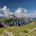 Blick auf die umliegenden Dolomiten mit der markanten Hohen Gaisl